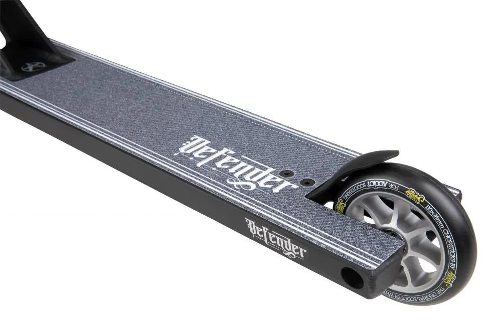 Addict Defender 3.0 Stunt Scooter - Black/Silver 7 Addict Defender 3.0 Stunt Scooter - Black/Silver - Image 5