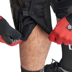 Race Face Roam Knee Pads - Stealth -Online Sports Store RAC 1120 ROA KNE STE 4003 47c9