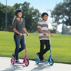 Razor A5 Lux Commuter Scooter - Pink 18 Razor A5 Lux Commuter Scooter - Pink -Online Sports Store RAZ 1122 A5L COM SCO PIN Lifestyle 1 65ee