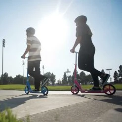 Razor A5 Lux Commuter Scooter - Pink 19 Razor A5 Lux Commuter Scooter - Pink -Online Sports Store RAZ 1122 A5L COM SCO PIN Lifestyle 2 aaed