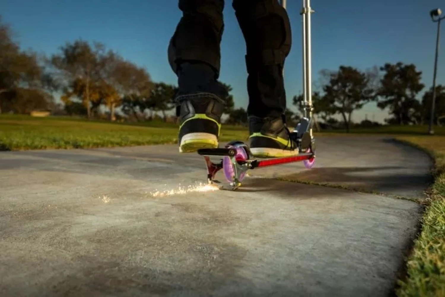 Razor S Spark Folding Scooter - Red 7 Razor S Spark Folding Scooter - Red - Image 5