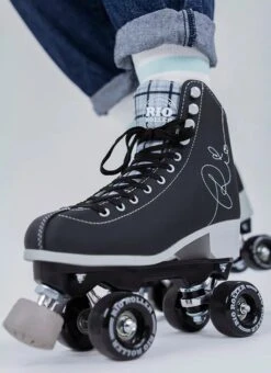 Rio Roller Signature Quad Roller Skates - Black 14 Rio Roller Signature Quad Roller Skates - Black -Online Sports Store RIO 1120 SIG QUA SKA BLA 4004 07e5